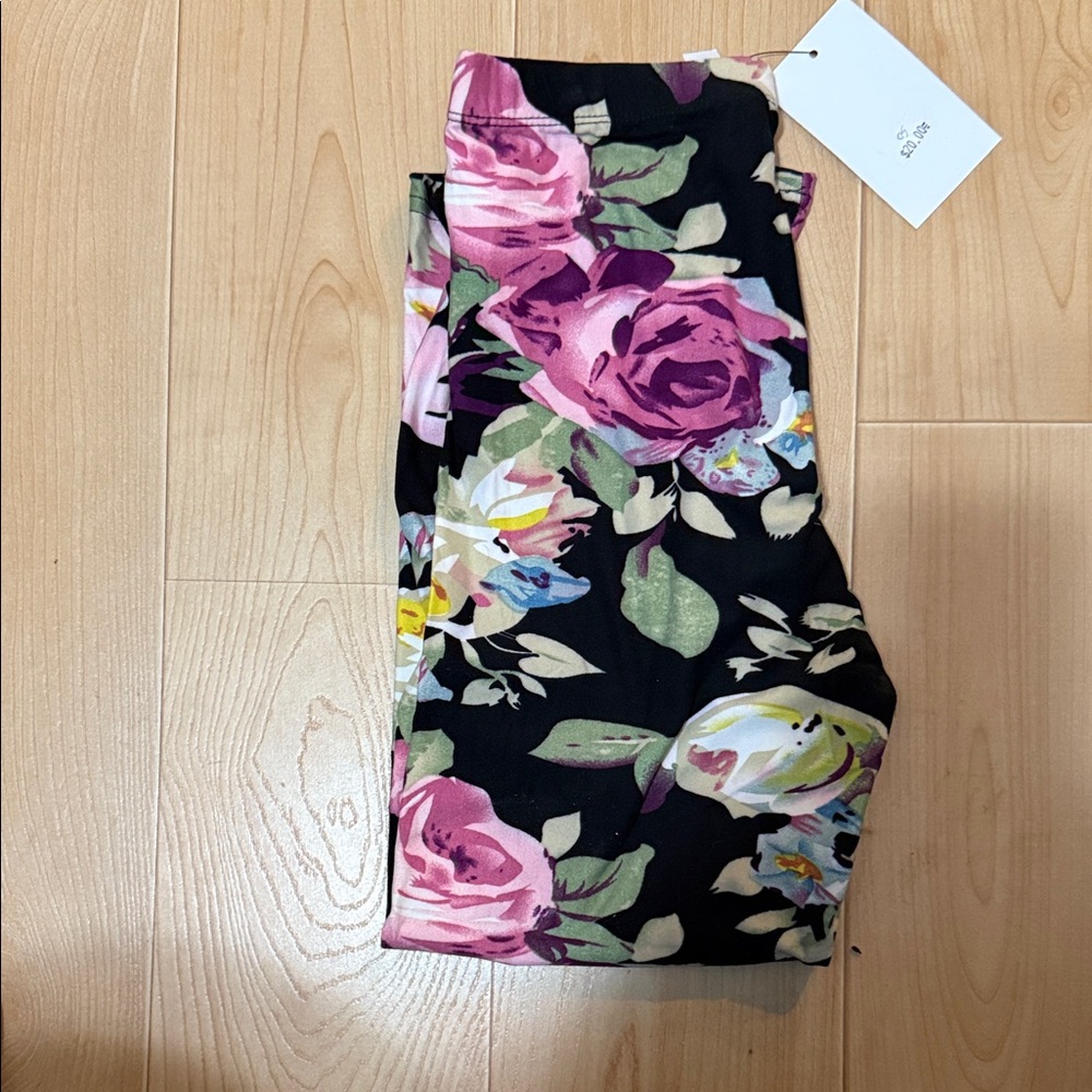 Amelia James Black Floral Capris with Pink & Green Roses